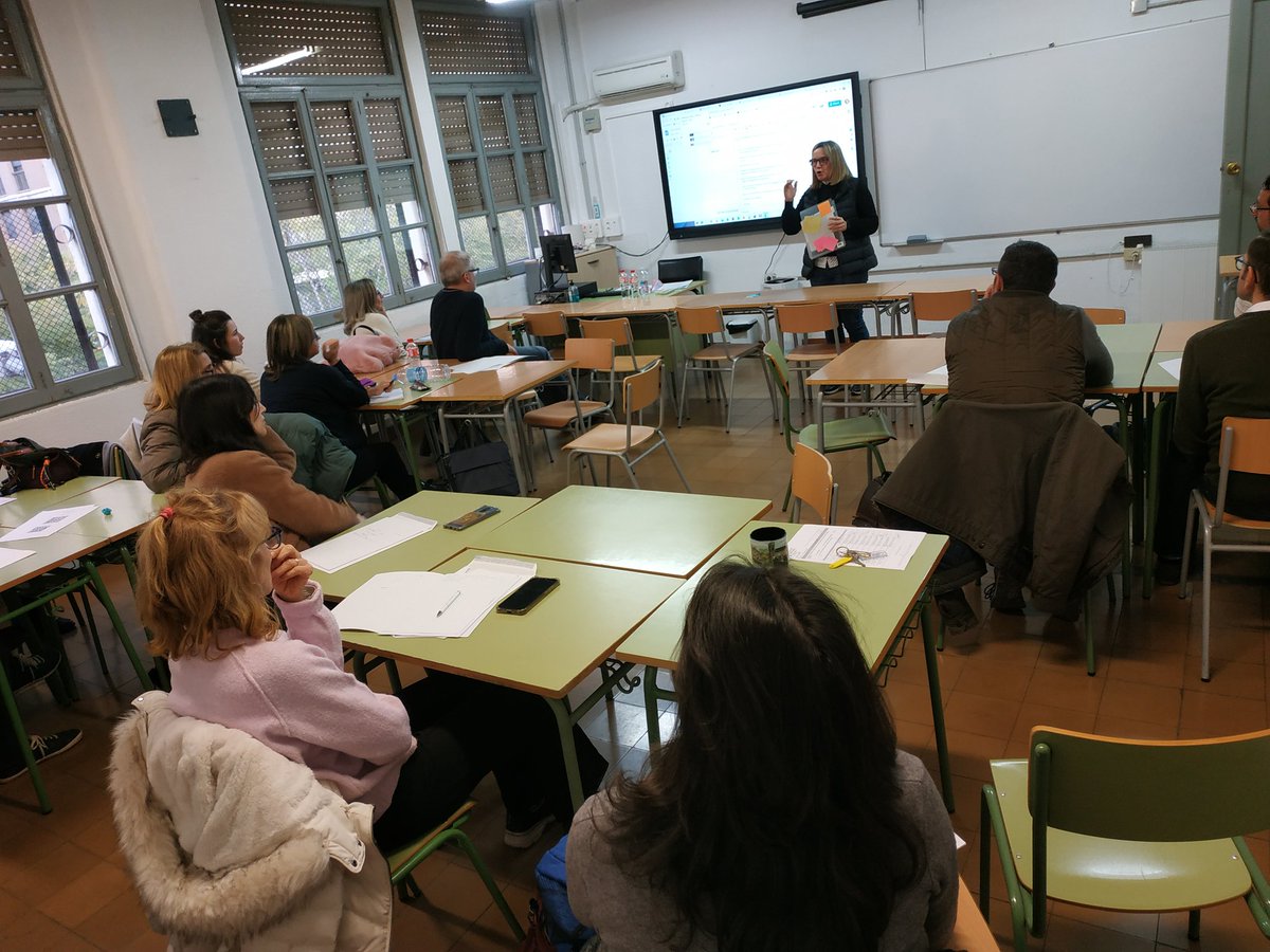 jgramatge's tweet photo. Taller EIOTalks dins de les jornades TribuEOI que fem avui de vesprada i demà de matí al #CefireCastello. Amb un padlet col.laboratiu que facilita que tothom accedisca a allò compartit per preparar el "Talk".
#TribuEOI #EOIstas #EOIglobal
#CsCEFIRE https://t.co/X8s9DazbDy
