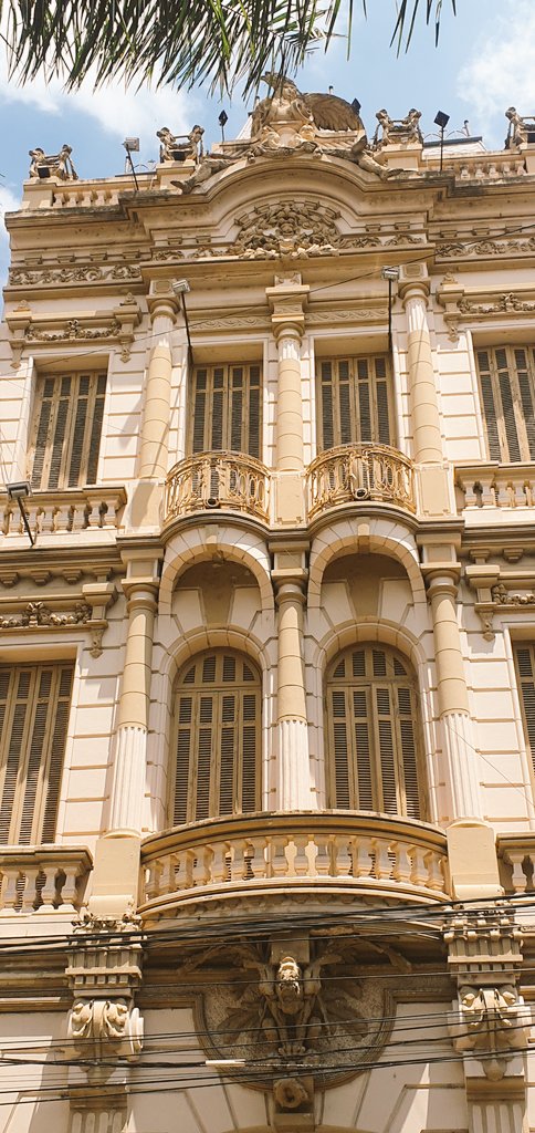 gloriatorras's tweet photo. El valor de la restauración y la conservación de los edificios del Centro de Asunción que se está revalorizando, se ven obras de refacción en este breve recorrido. #Palmaroga #Luomo y #PerezRamirez (1) https://t.co/6SGZLAsW1R