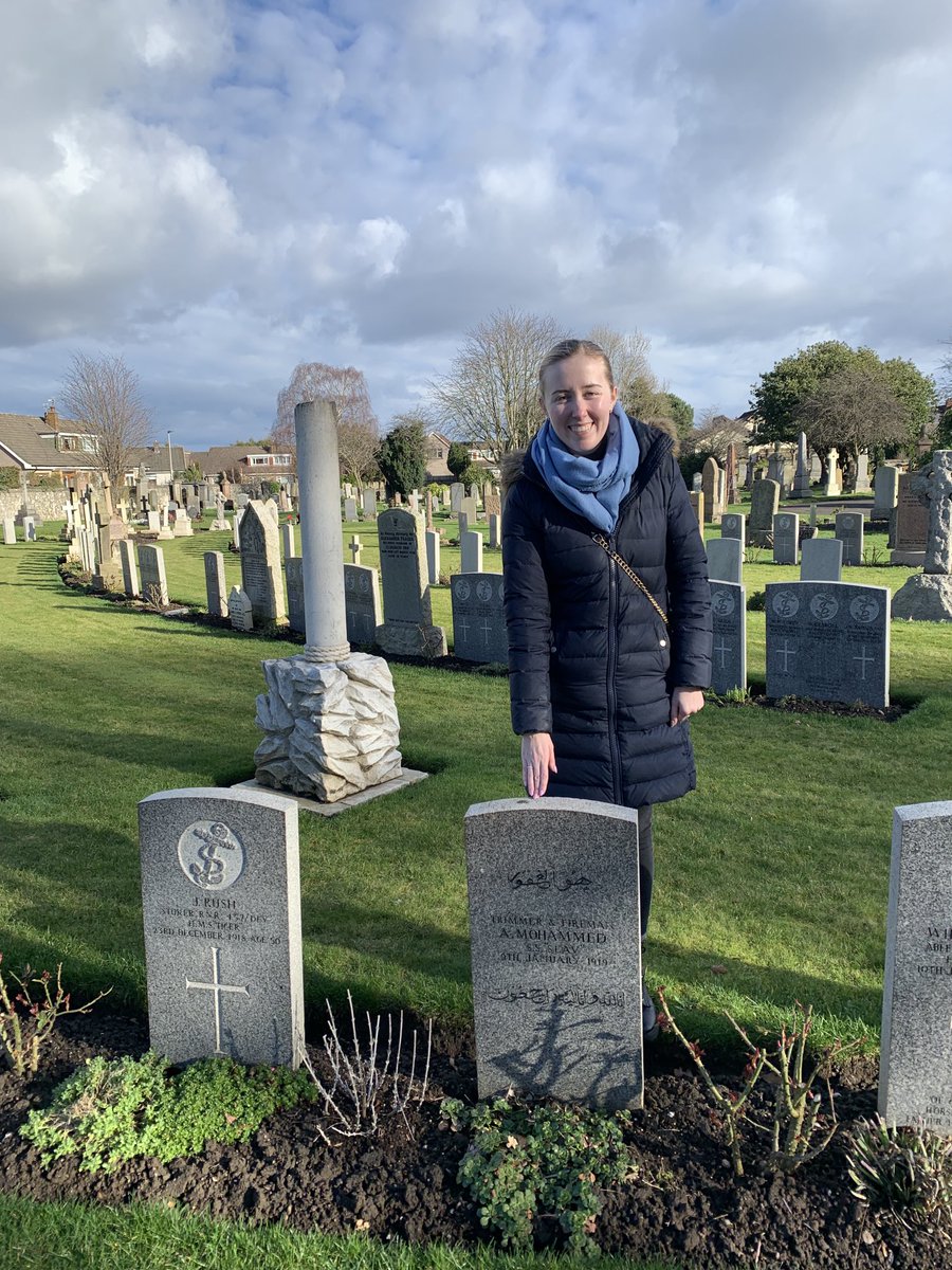 Great to have ⁦@MeganEKelleher⁩ visiting our @CWGC plot at #SouthQueensferry, remembering those from many countries who died in the #BattleofJutland