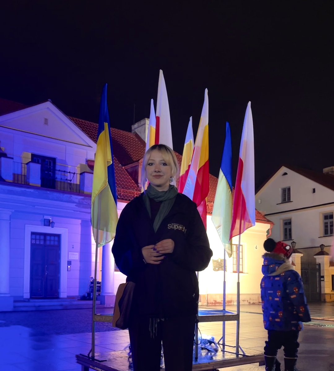 _dariadobosz's tweet image. Dokładnie rok temu rosyjski zbrodniarz wypowiedział wojnę Ukrainie. 
W ten dzień pamiętajmy o wszystkich tych, którzy zginęli i tych, którzy musieli opuścić swój kraj przez rosyjskiego agresora. 
Ukraina zwycięży! #SlavaUkraini