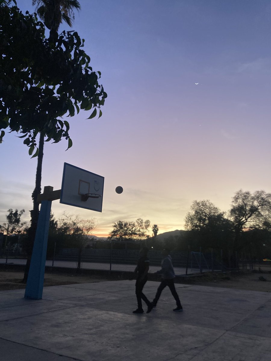 Orlando_RG1's tweet photo. Tu que sabes de pasión si nunca has jugado basquetbol! … en Oaxaca ! @BasquetMexico https://t.co/UJ8uoZLUNV