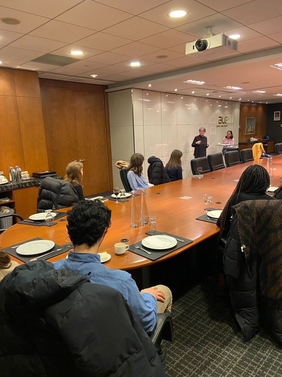 Jeudi dernier, nous avons eu le privilège d'accueillir Me <a href="/DeniseOtis6/">Denise Otis</a> , cheffe de bureau de Mtl pour le 
<a href="/Le_HCR/">Le HCR</a> pour partager avec nous son expérience et son expertise dans le milieu humanitaire. De quoi nourrir les réflexions et les perspectives de carrière des participants!