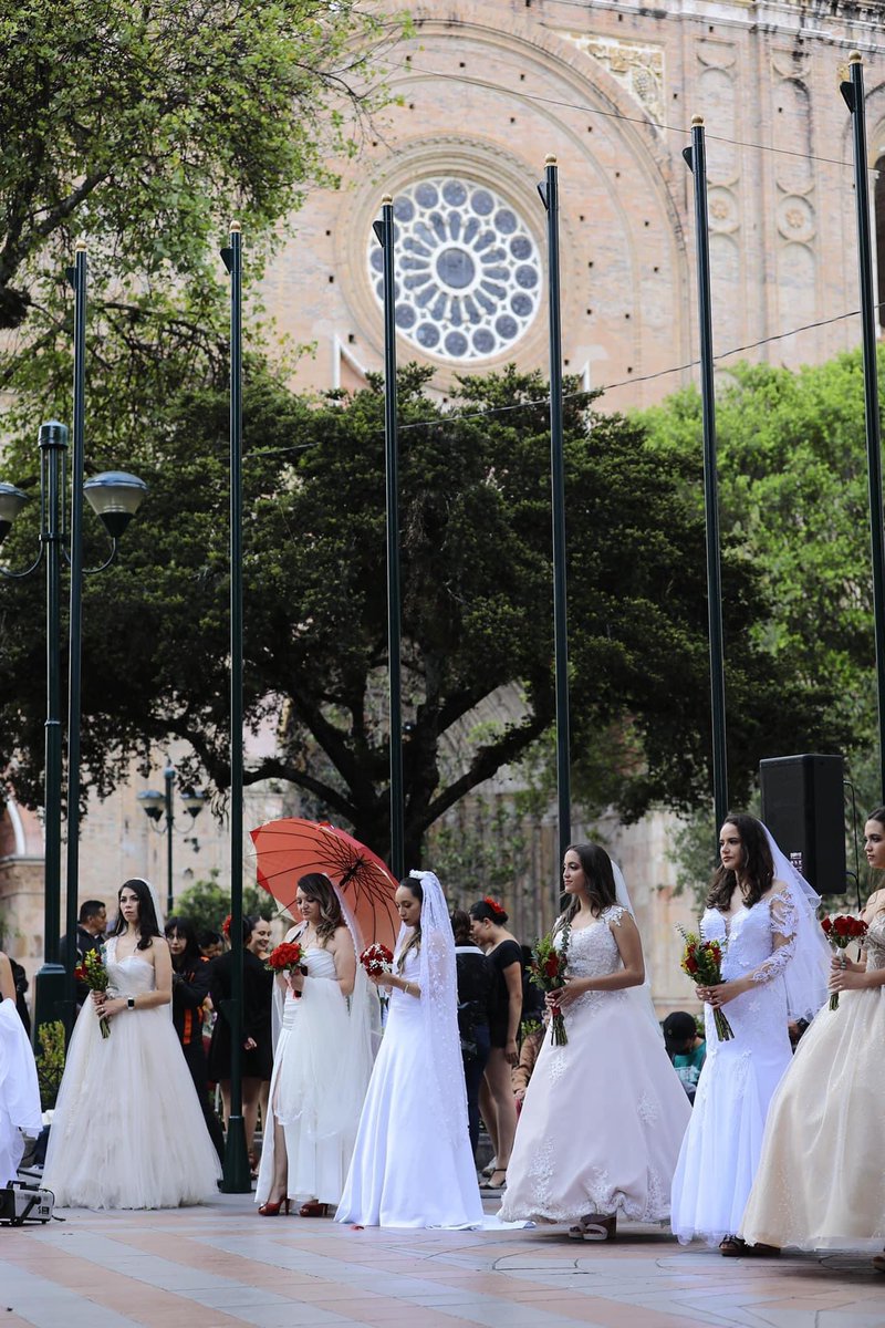 MunicipioCuenca's tweet photo. El negocio de las bodas destino, es un gran motor para dinamizar la economía del sector turístico, pues además de la ceremonia y celebración, los visitantes aprovechan y viven la amplia experiencia cultural, gastronómica y artesanal de la ciudad.

#ElAmorInvadeCuenca https://t.co/hI7Nga9JTF