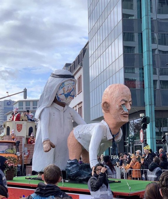 A statue of the FIFA President Gianni Infantino spotted in Frankfurt…😳