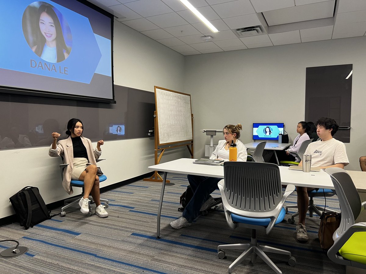 HDDanaLe's tweet photo. Had so much fun chatting about healthtech and healthcare administration with @UTexasMcCombs students. It was great to hear about everyone’s ambitions on how they want to change the world. 🤘 https://t.co/VHxVG8qTkx