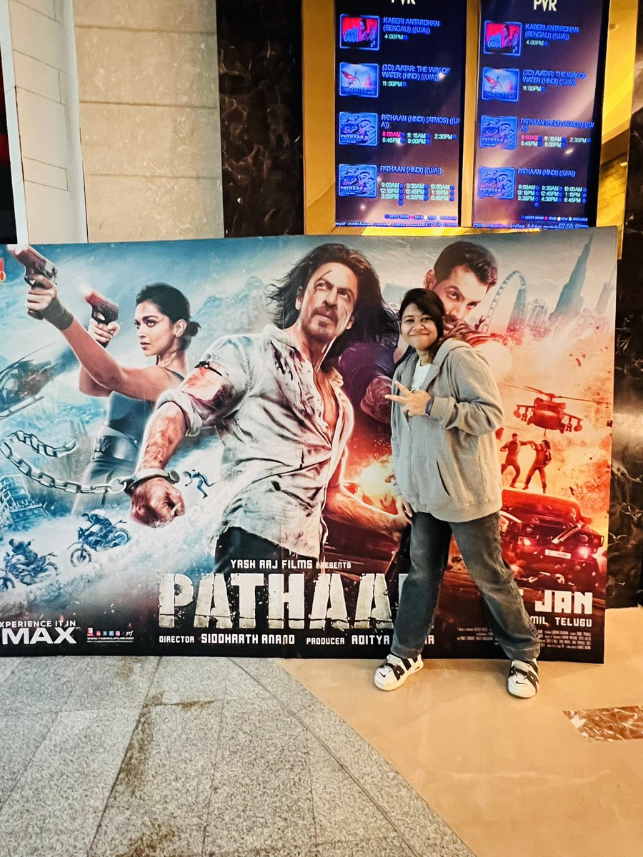 IMSRKFC's tweet photo. Watching #Pathaan 

#PathaanCollection #PathaanMovie #Pathaan1000crWorldWide #Pathan #ShahRukhKhan #SRK𓃵 #TrendingNow #Trending #TwitFi #twitch #Twitter #news #Bollywood https://t.co/niHzcdvfUk