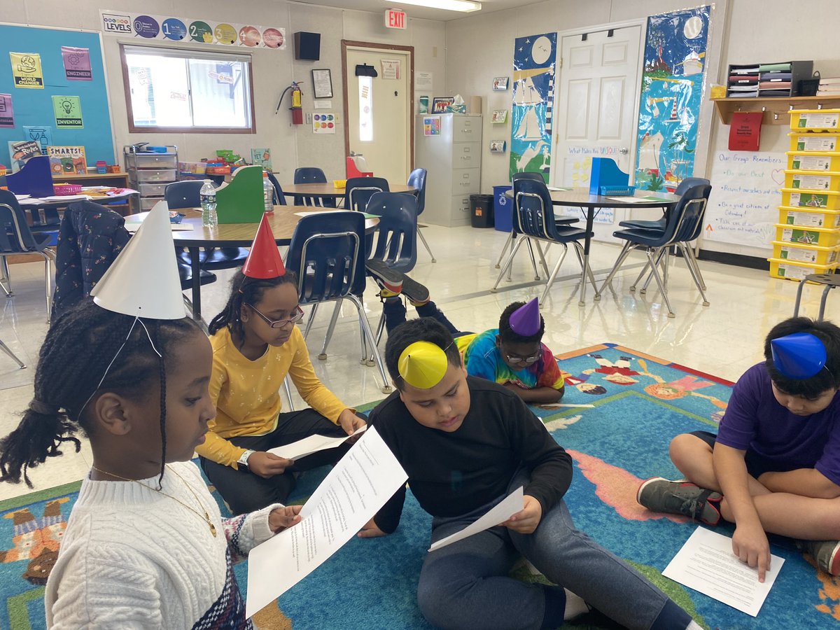 aart_michelle's tweet photo. Cougars explore different points of view using Edward DeBono’s thinking hats.  Great thinking and discussions with our new thinking hats. @ColumbiaES_fcps @fcpsaap @ColumbiaES_PTA https://t.co/lmkMxWzphG