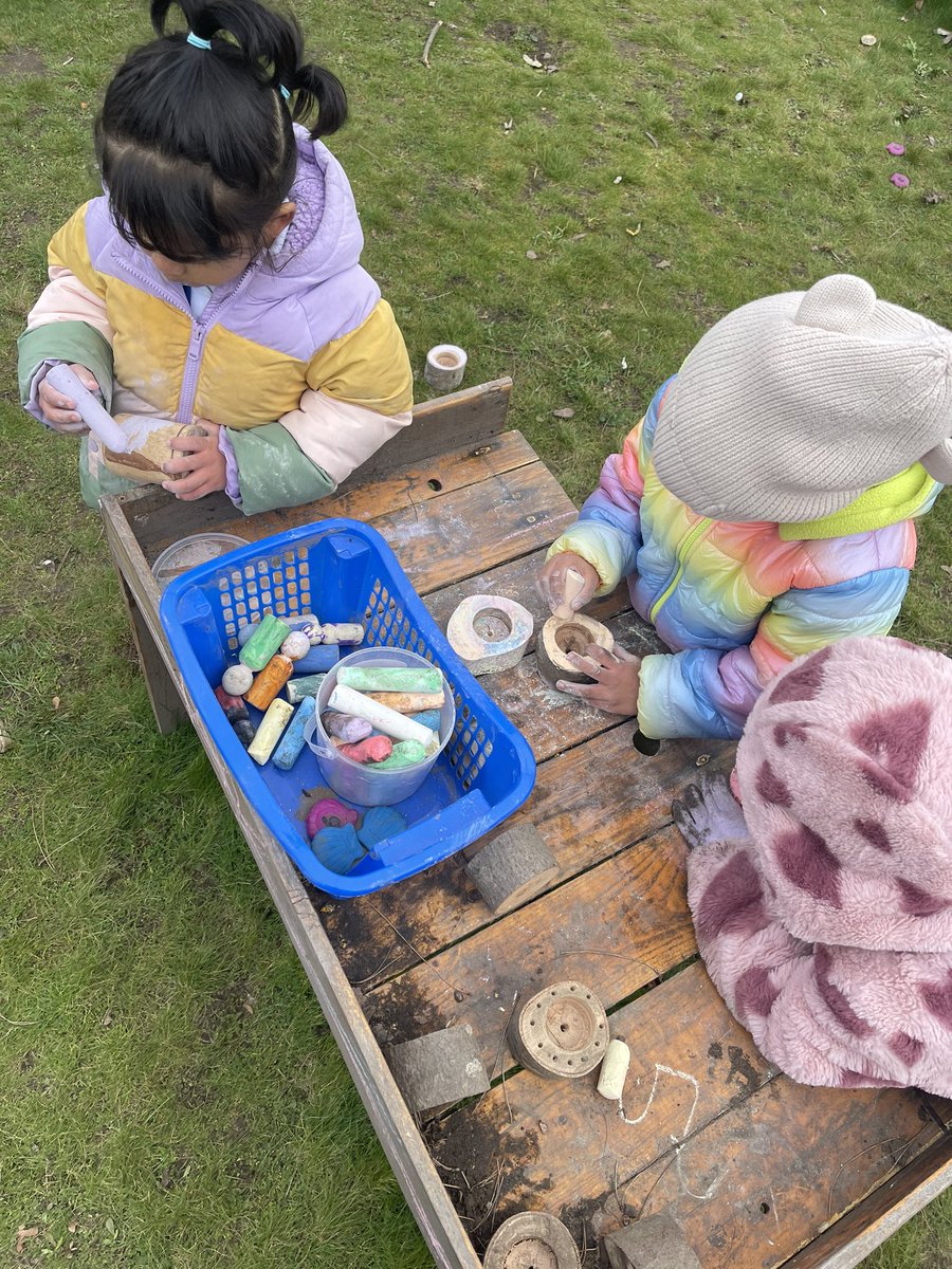 Miss_C_Nelson_'s tweet photo. It was a pleasure to spend some time with Caterpillar class in our Forest School this morning. The children love learning through play and exploration. What an awesome end to the week! @PelhamPrimary_ @trustilluminate https://t.co/sa935Gqu5P