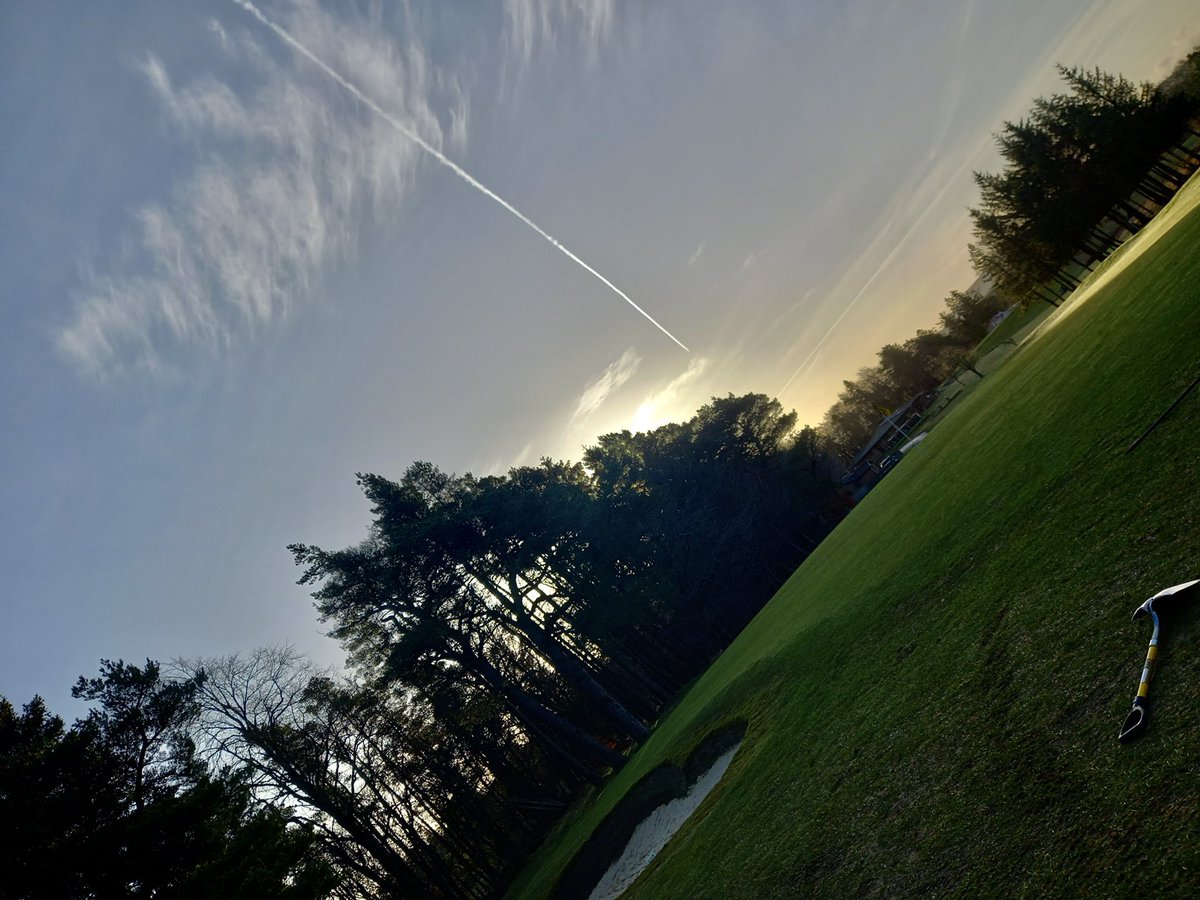 stufergusonmg's tweet photo. Moving towards the weekend on The Moor #PlayWell #GolfChat #turfchat https://t.co/QpKyTwWovk