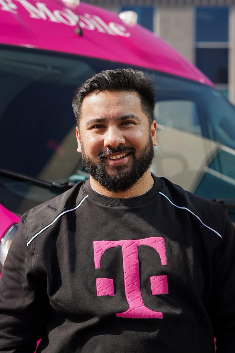 📸 A couple headshots of some awesome coworkers! #TMobile #TMobileTruckNJ #BeMagenta