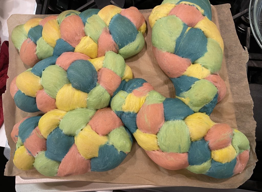 HufflePom's tweet photo. Hi @TheSims I’ve spent the last 383 days asking for Jewish cultural representation in #TheSims4. An SDX w/ Jewish head coverings &amp; foods would be sweet! #TheSims would love challah, babka, Hamantashen &amp; brisket on the menu. I’ll fly myself out to teach y’all these dishes #SimJews https://t.co/DgGRugeT5T