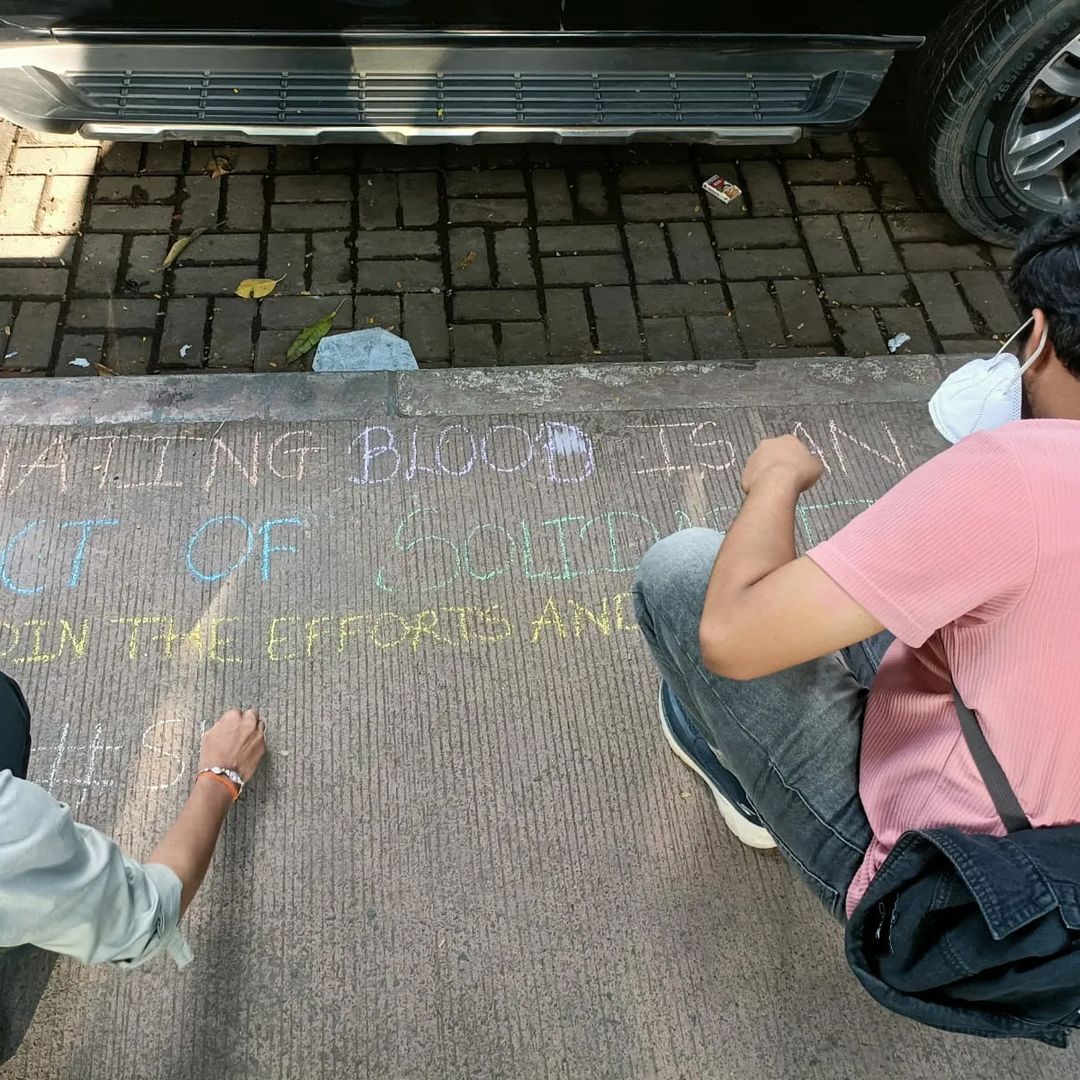 Sharvacharity's tweet image. Chalk of a Marshal Drive in collaboration with bondsocially NGO.
Location- FC road Pune✔

#sharvains #Pune #cleanpune #fcroad #pmc #ngo #socialcause #Awareness #campaign