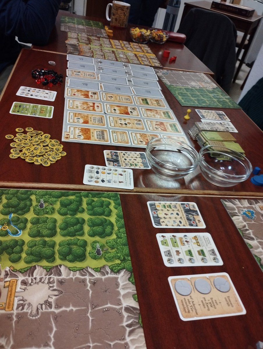 therealshapes's tweet image. Now playing #caverna #brettspiel #boardgames
