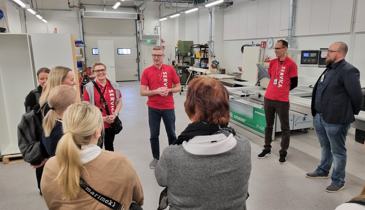 Servica01's tweet photo. Olipas meillä mahtava päivä, kun saimme tavata toimitilamme avajaisissa asiakkaita, yhteistyökumppaneita ja servicalaisia 🥂😍
#Servica #Sitowise #LujaTalo #LähiTapiolaYhteiskuntakiinteistöt https://t.co/zvFVcTwDHN