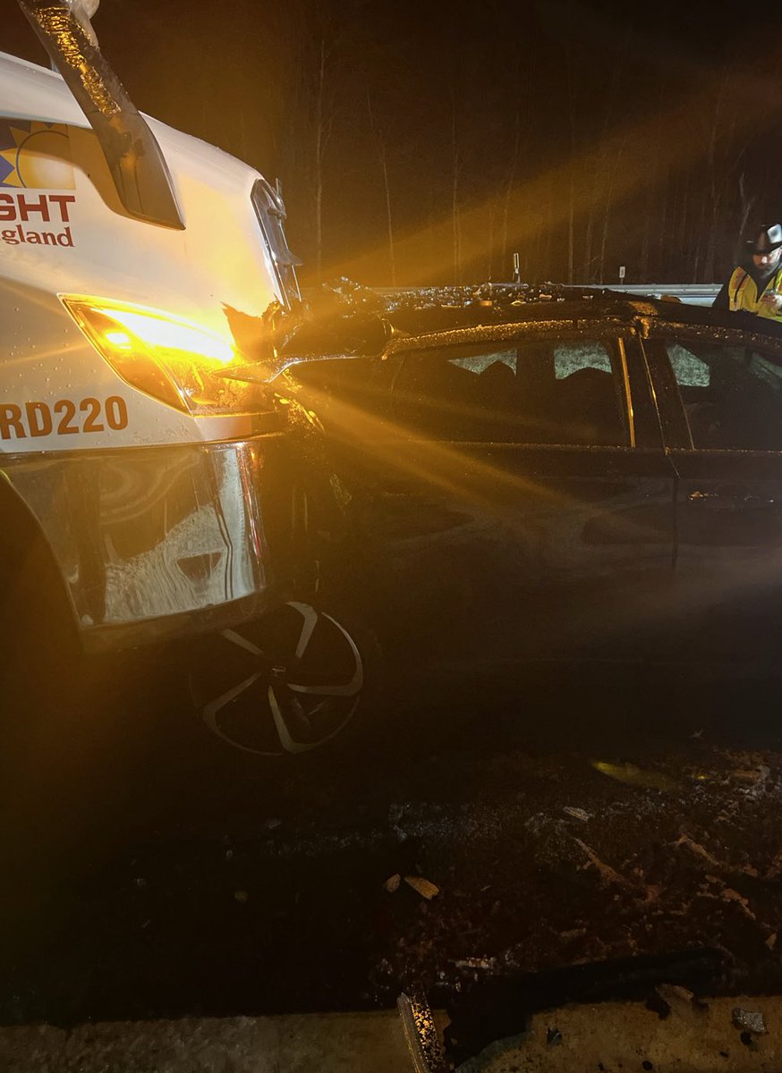 MassStatePolice's tweet photo. At 11:20 PM last night Troopers, firefighters and EMS responded to a chain-reaction crash involving approx 15 vehicles — inc multiple tractor trailers and personal vehicles — on the Pike EB in Brimfield. Multiple victims transported. Icing on road believed to be cause. https://t.co/RJoQbLM8SV
