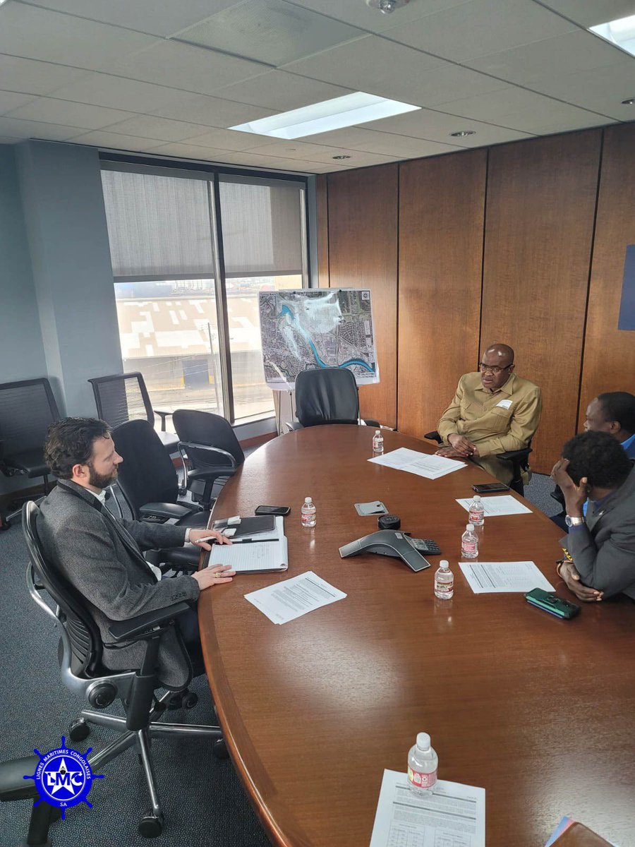 LmcRDC's tweet photo. À son 2e voyage de travail dans la ville portuaire de Houston, aux USA Jean-Claude MUKENDI MBIYAMUENZA, DG de LMC SA a, après une séance de travail tenue avec les autorités portuaires de Houston, réitéré le vœu de resserrer les liens de coopération maritime avec ces dernières. https://t.co/ZQqiWynpkK