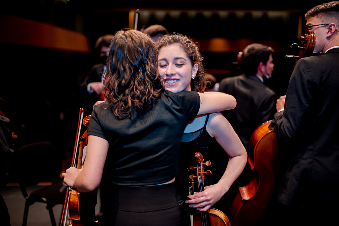 FOJIChile's tweet image. Hoy recordamos parte de los conciertos de nuestra OSNJ🎼

Estas fotos representan una nueva mirada de lo que viven los jóvenes durante su formación musical 📸💪

¿Puedes identificar algún evento? 👇

#FOJISomosTodosyTodas #ComunidadFOJI #OSNJ