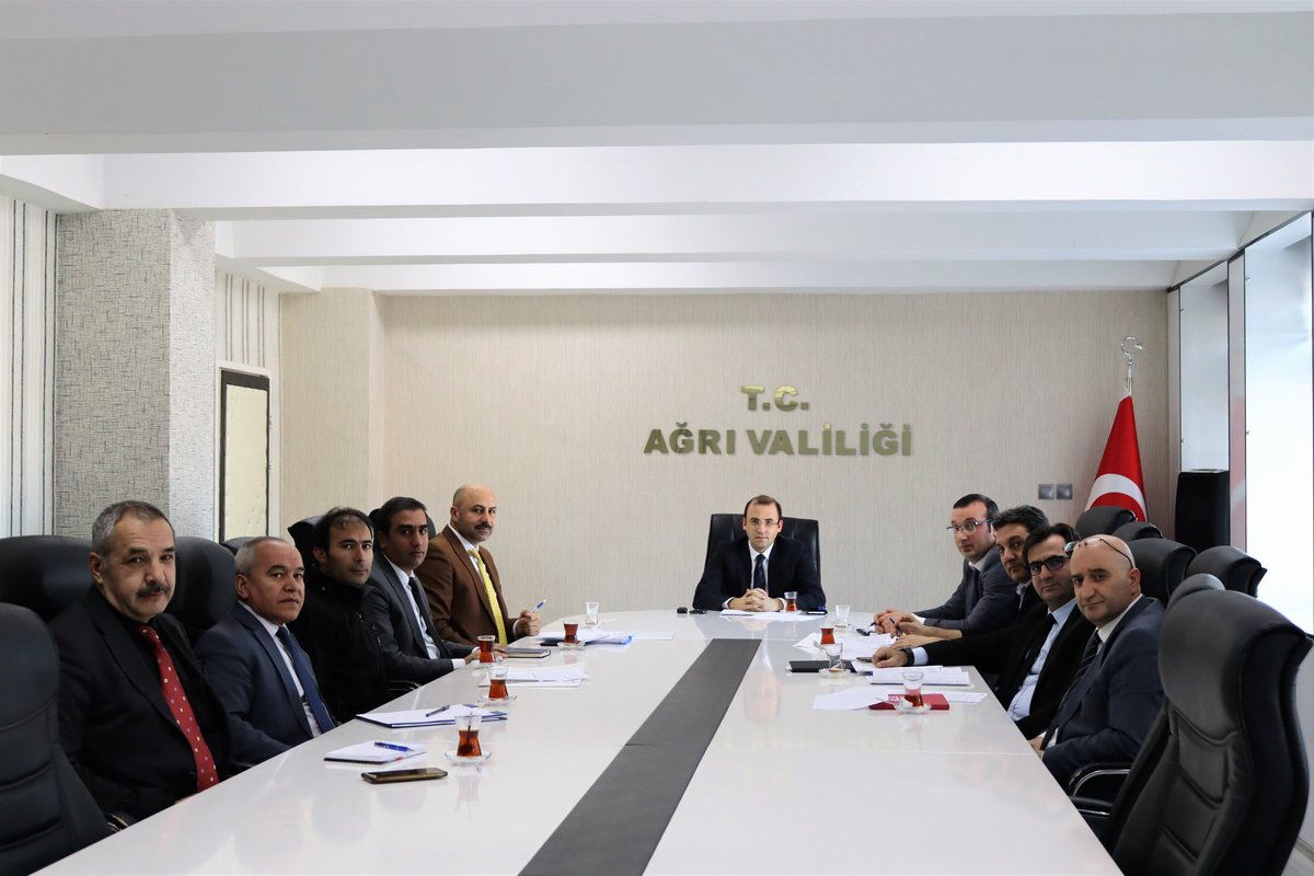 Vali V. Bülent ŞİMŞEK başkanlığında #EvimYuvanOlsun projesi koordinasyon toplantısı yapıldı.

✅Projeye başvuru yapmak isteyen vatandaşlarımız

➡️ evimyuvanolsun.org 
➡️E-Devlet Afetzede Barınma Desteği adresinden ve
➡️112 Acil Çağrı Merkezini arayıp başvuruda bulunabilir.