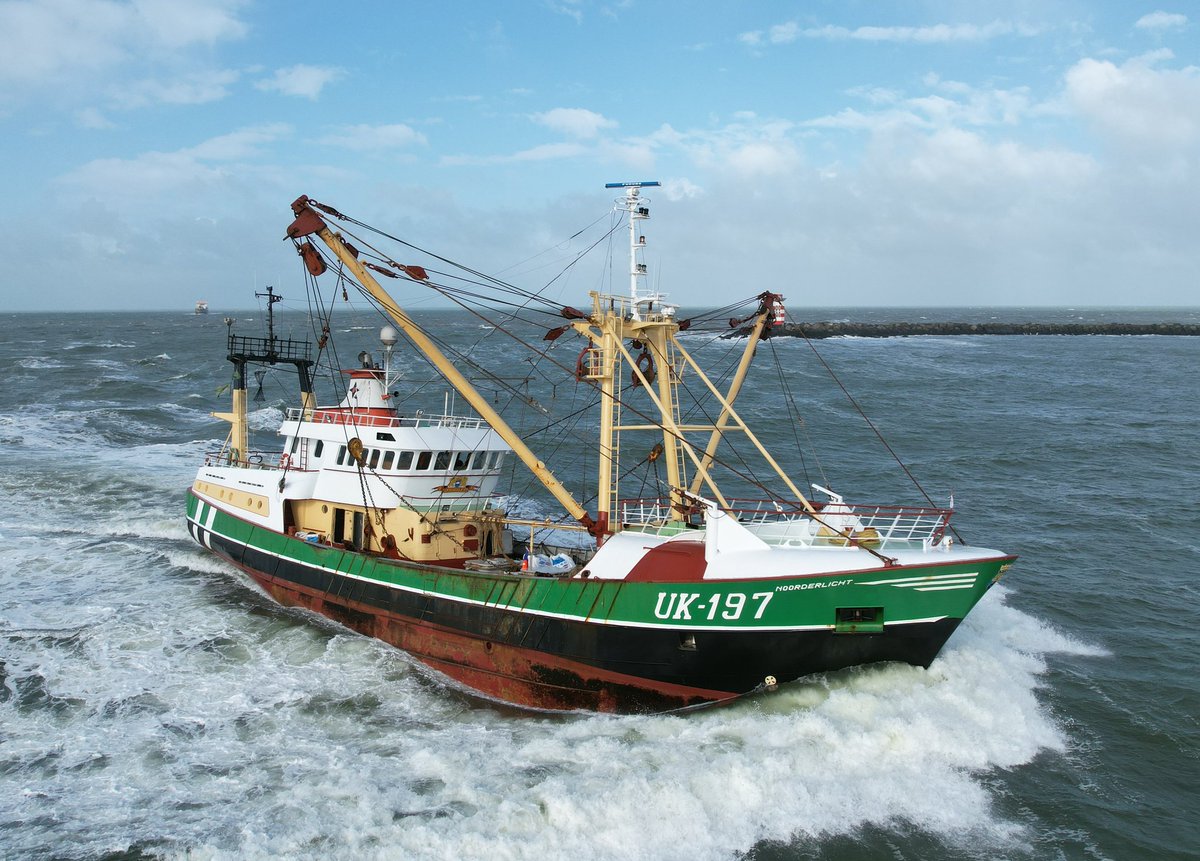 Fishisgood4you's tweet photo. #JeMaaktWatMeeOpZee🐟🎣
De "UK 197 NOORDERLICHT" ook voor de laatste keer binnen in IJmuiden #sanering #kotterkerkhof https://t.co/b9AQGqlWoh