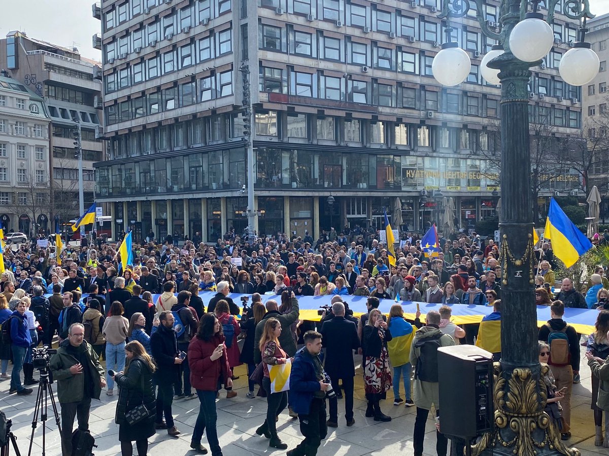 ukinserbia's tweet photo. Стојимо заједно @UKRinSRB 

We #StandWithUkraine 🇬🇧🇺🇦 
#Beograd 🇷🇸 https://t.co/ZHQDq0IAwY