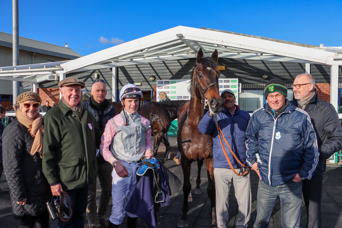 varianstable's tweet photo. Our #VarianRacing syndicate were delighted to see KODIMAN finish a strong second on debut @Southwell_Races yesterday 🥈

A lovely horse who looks to have a bright future ahead of him 🤩

We have just two shares left in KODIMAN! Email ellie@varianstable.com for more information. https://t.co/fcPBpKJDsj
