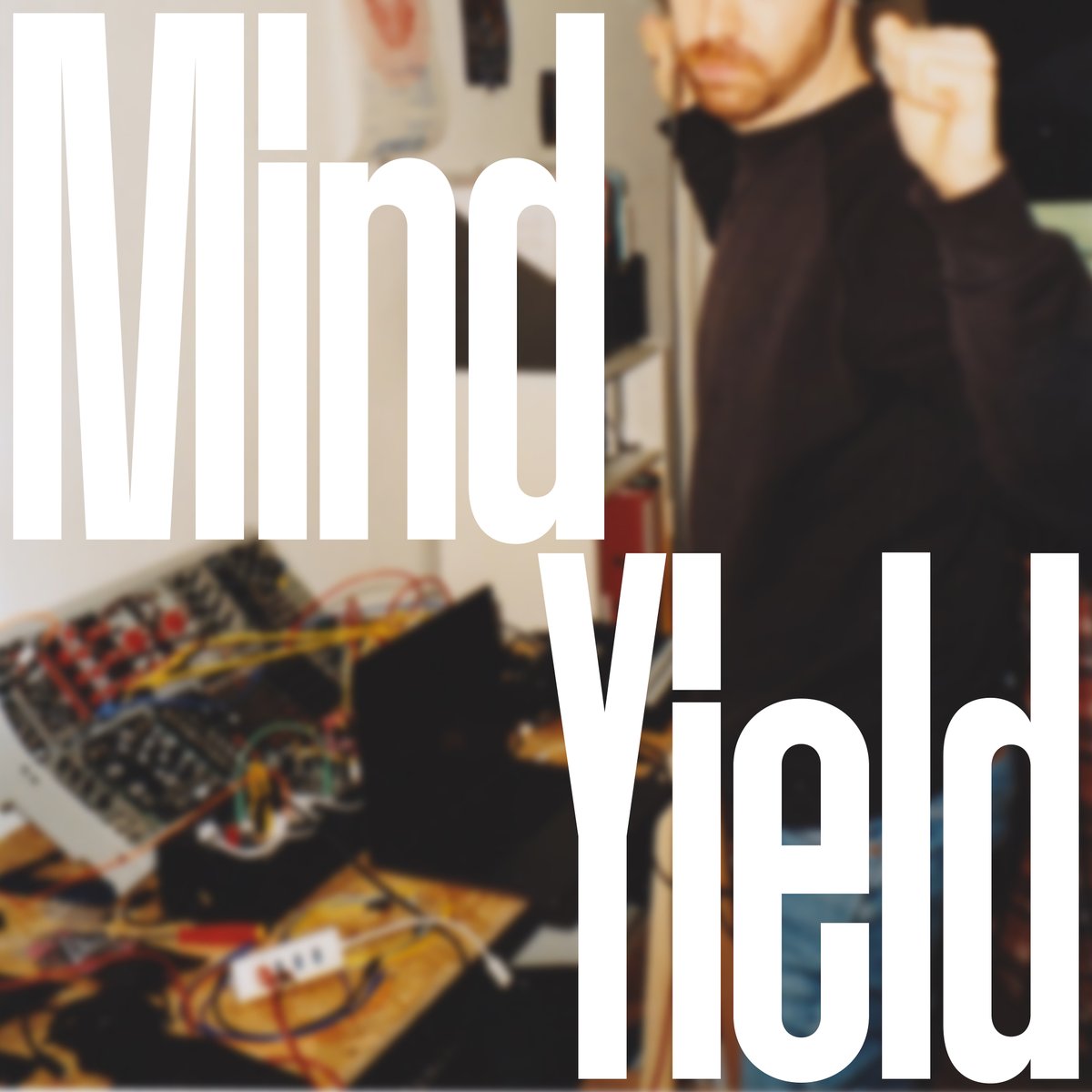 Today, i release 'Mind Yield', a track i produced this fall while dreaming of the summer bouncy dancefloor. It's an incentive to not yield our minds to the surrounding crazy world. Hope you like it 💛 LISTEN HERE -> listen.mouthwateringrecords.com/ArthurHnatek_M…