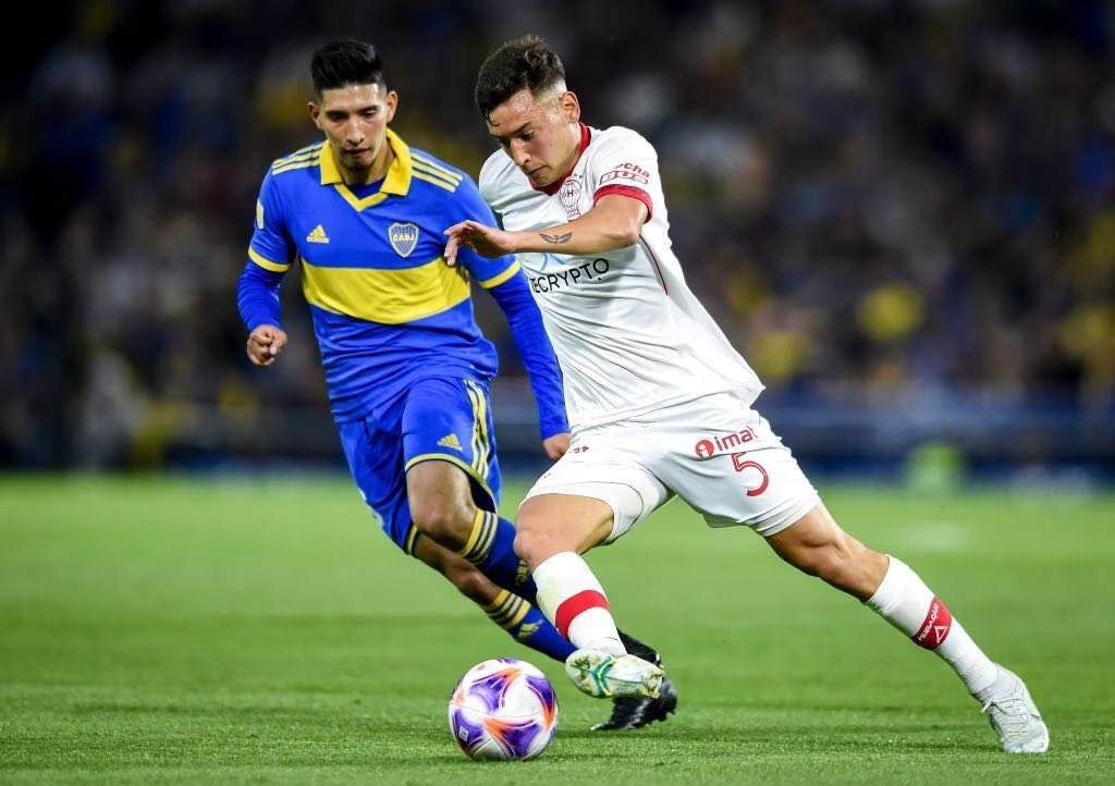 raflamello81's tweet photo. Flamengo monitora de perto a situação de Santiago Hezze, meia de 21 anos do Huracán-ARG.
🗞️: @CLMerlo https://t.co/iwUBvZlGmT