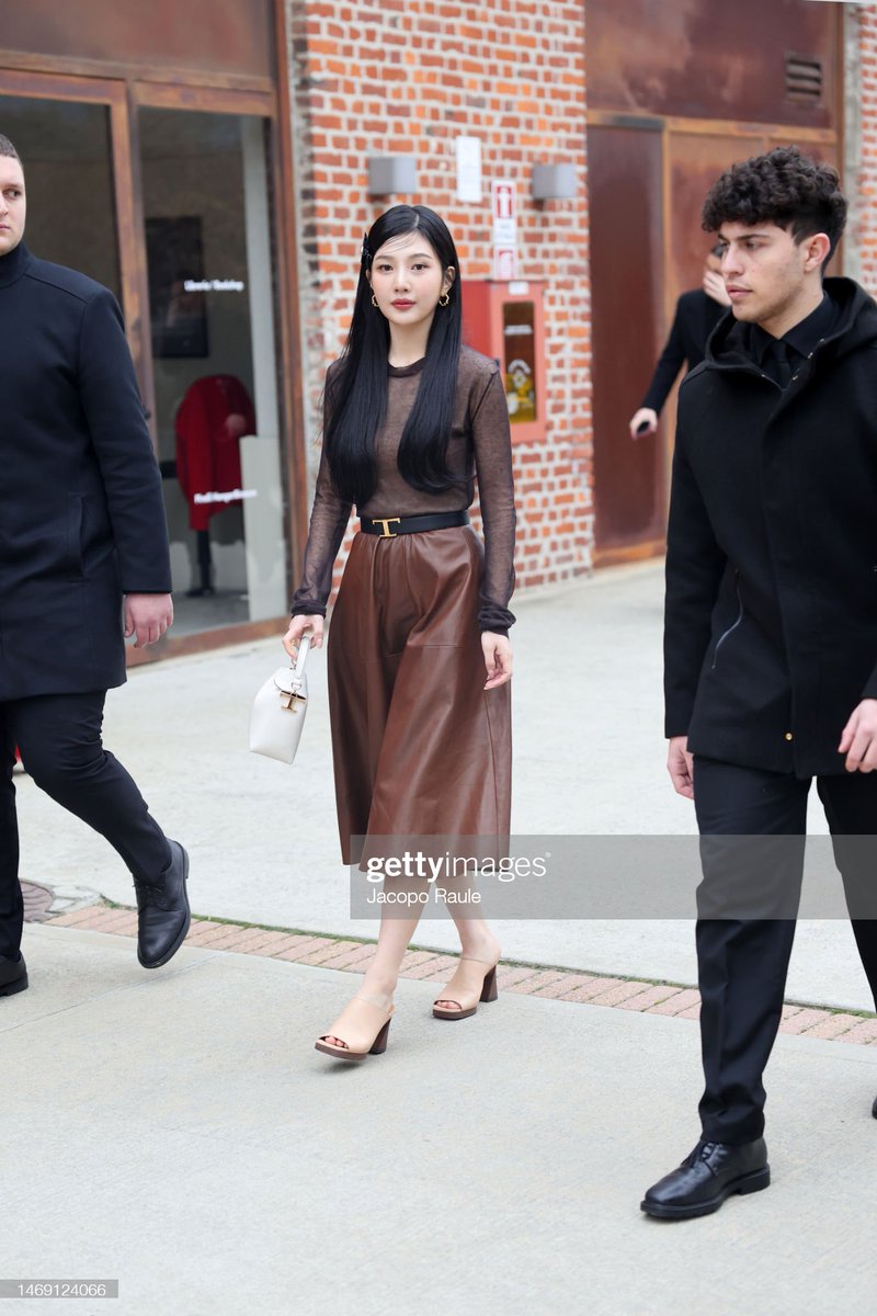 joyisthetics's tweet photo. she’s crazyyyyyy

JOY FOR TODS MFW
#JoyxTodsFW23 #JoyxTods @Tods https://t.co/KzECUjWFqZ