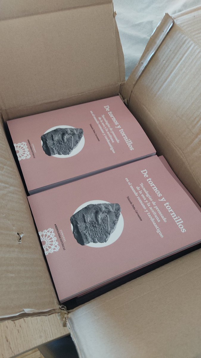 YolandaPCervant's tweet photo. Que emoción tan grande... ☺️ Gracias @comareseditor @UNED https://t.co/dnFjSOfTmK