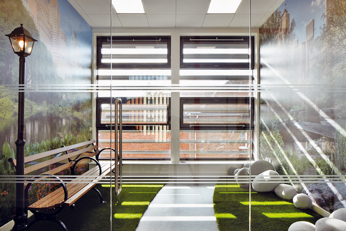 Creating Reflect Zones in your learning spaces provides an area learners can go to think, or simply escape the hubbub and exhale. 

#6KeyLearningZones #EffectiveLearningSpaces Photo: Jack Hobhouse for Lewandowski Architects