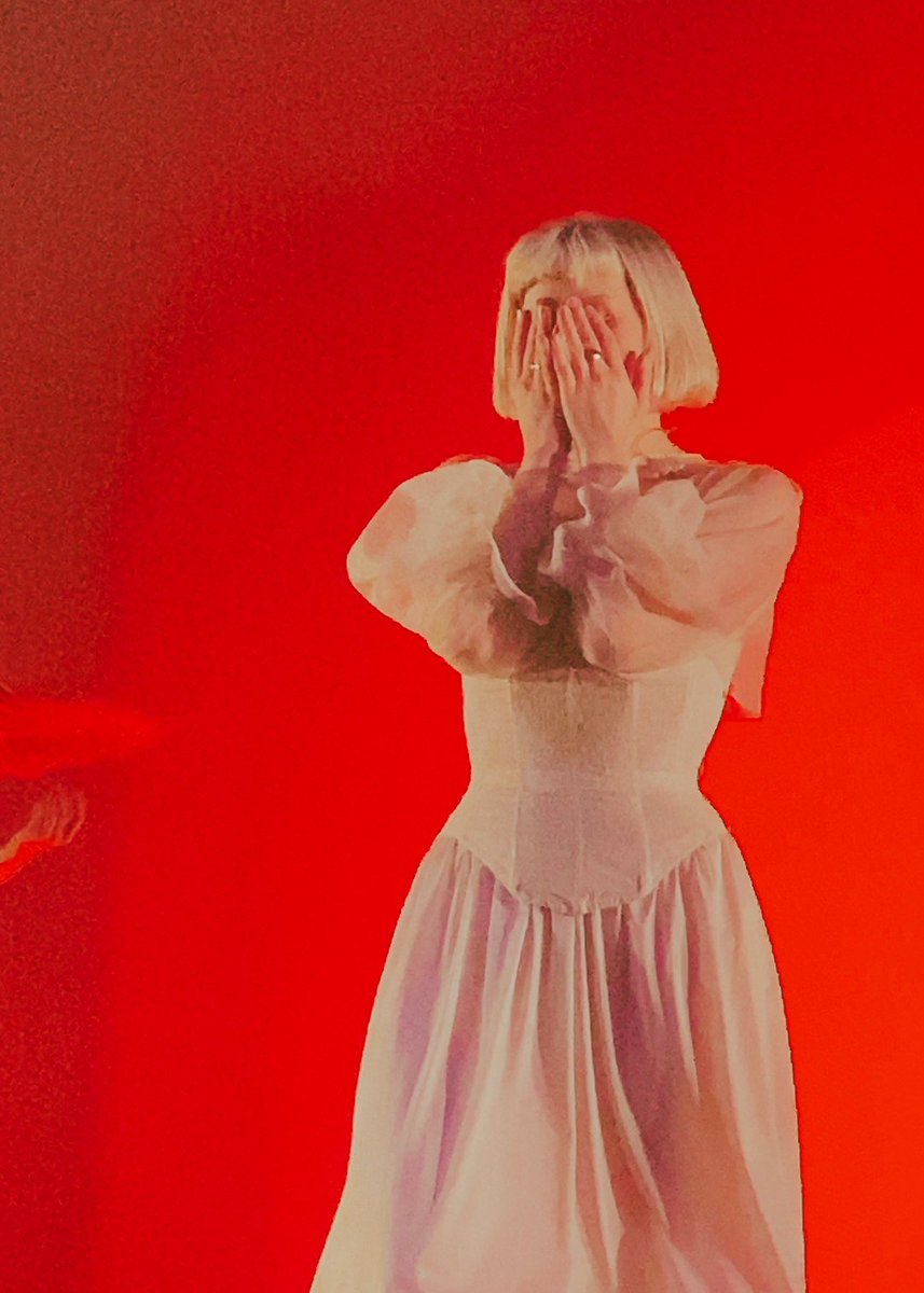 Wyvernhood's tweet image. แฟนไทยไฮป์หนักมาก เสียงเชียร์อย่างดัง มีคนเขินใหญ่เลย ทำหน้าปลื้มปริ่ม 🤏🥺

#TheGodsWeCanTouchTourTH  
#AuroraTH2023
#AURORA