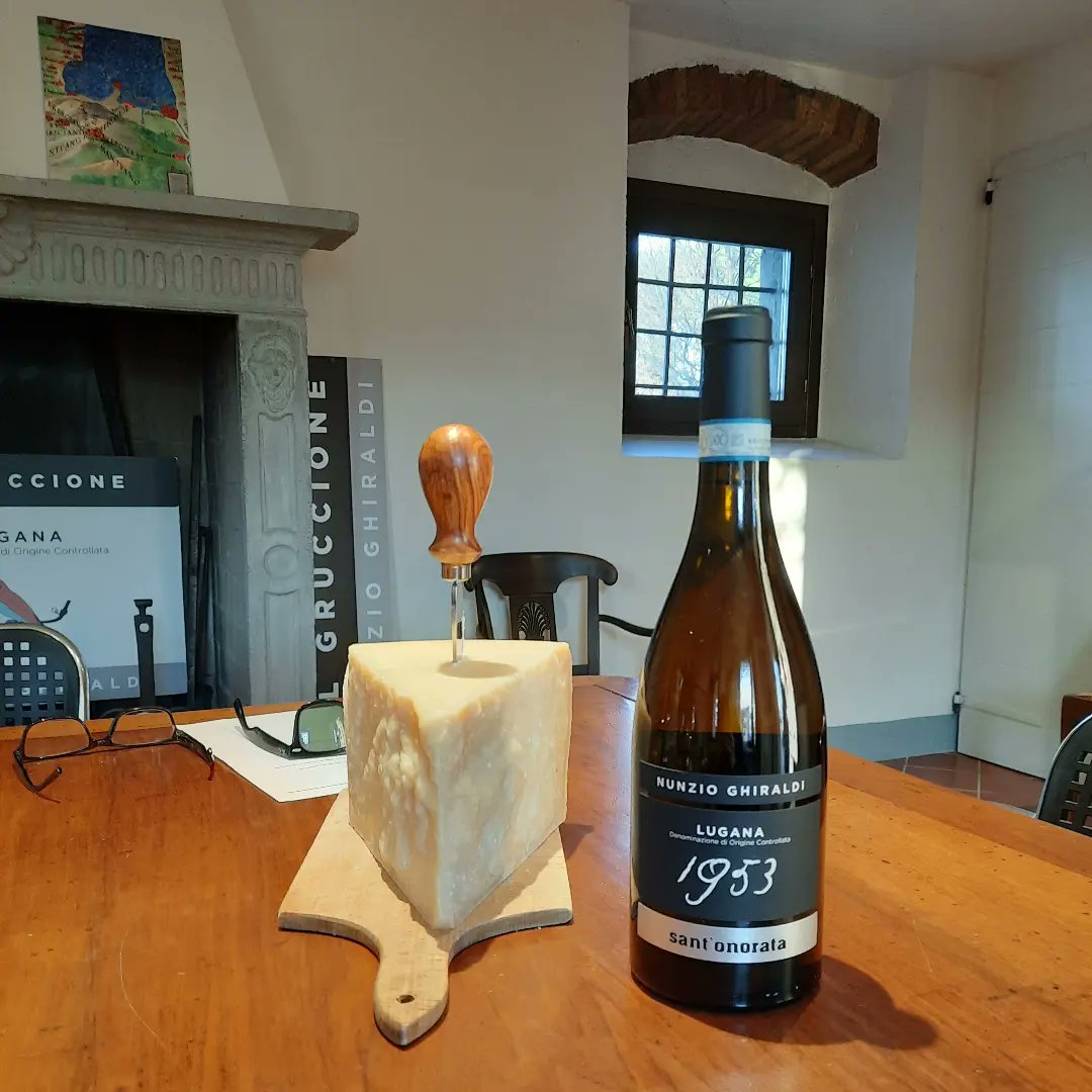 It's Friday afternoon. Are you feeling it like we are? 😁
#uniquewines #lugana #nunzioghiraldi