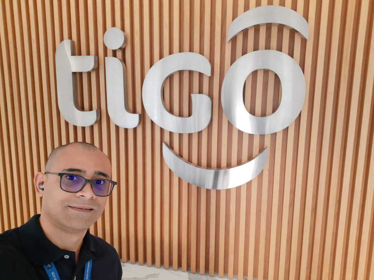 jorgetorres_co's tweet photo. Hoy es #ViernesAzul en @Tigo_Colombia en dónde trabajamos en la #TransformaciónImparable para conectar cada día más colombianos💛💛💙♥️🇨🇴 #Colombia https://t.co/FE31kJxDoi
