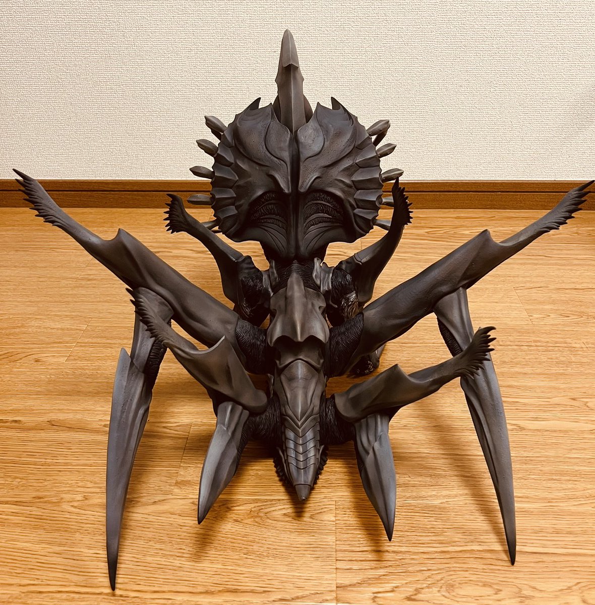 うちにも届いたレギオン ナイトカラーVer. 
ガメラと並べた時の巨大感が良い。
初版を持ってないので出してくれてありがたい。
