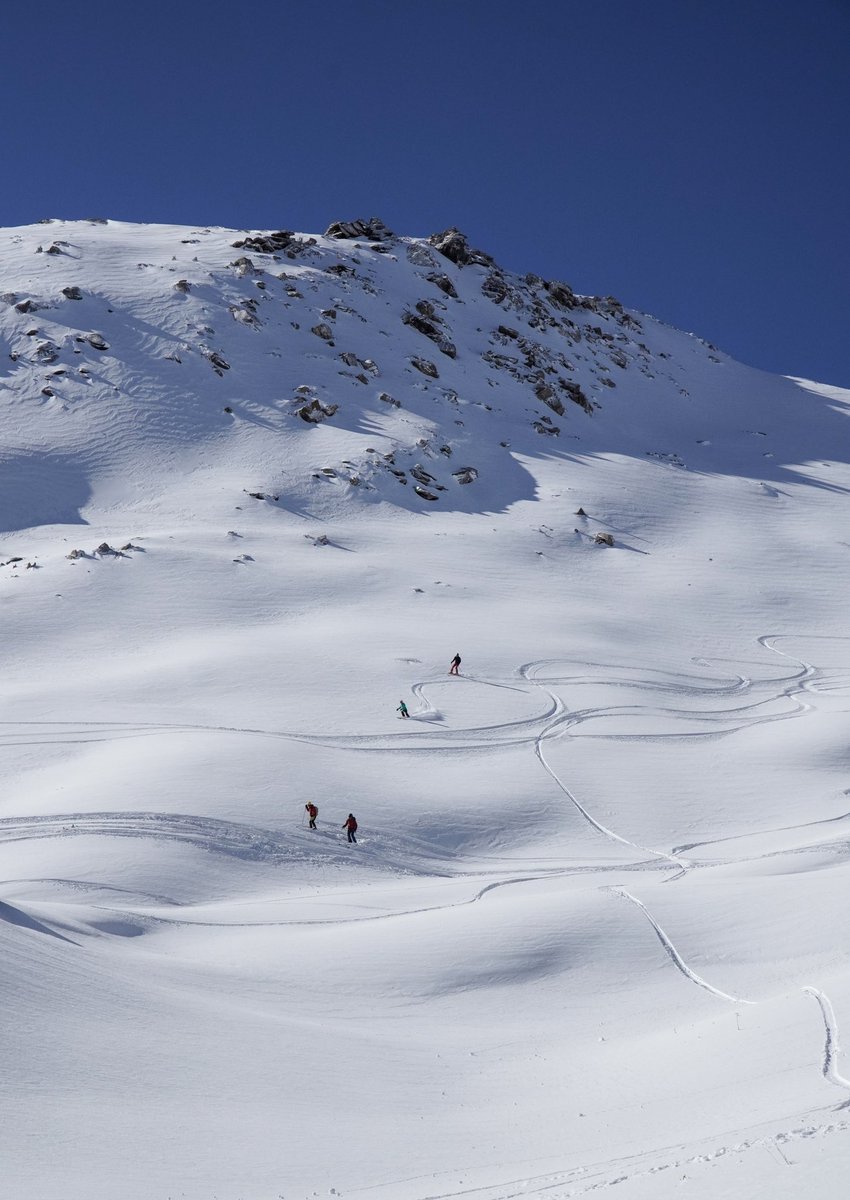 AramonCerler's tweet photo. ¿Quien dijo que el paraíso no existe?
#cerler #cerlerenamora #diazo #expertosendiversión #snowday #powday #powdays #snowlover #snowmountain #skiing #snowboarding https://t.co/0h2anbwiaW