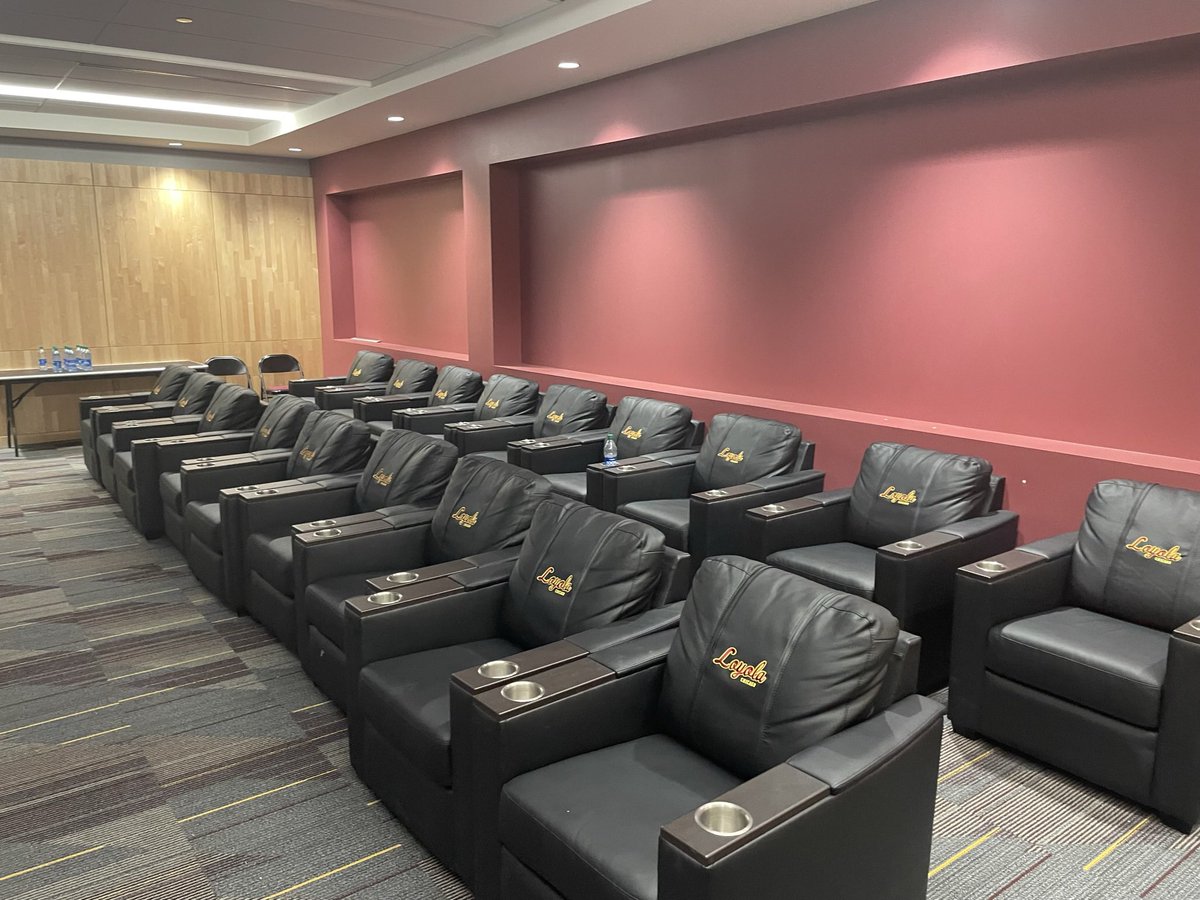 EdKullStJohnsAD's tweet image. Special thanks to Loyola Chicago @LoyolaRamblers AD Steve Watson, President Mark Reed  and Father Richie Salmi for their hospitality and tour of their beautiful campus! #Ramily #JesuitMission