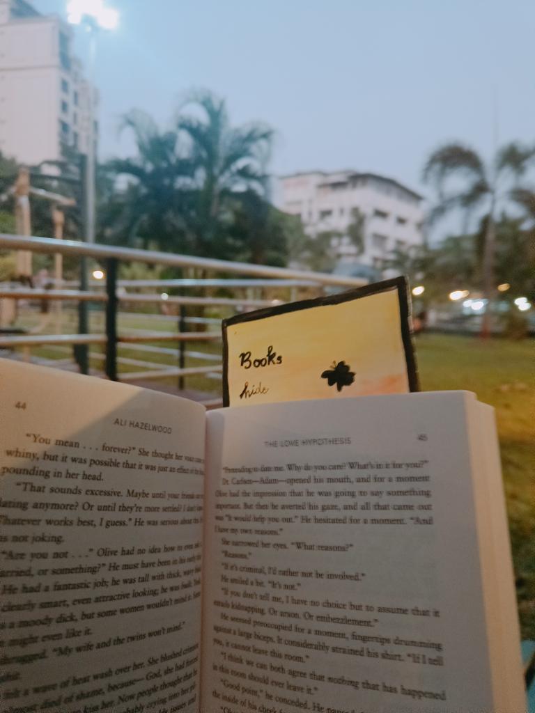 Div_agar's tweet photo. Some book reading at the beautiful park... https://t.co/OgPJDhf7vl
