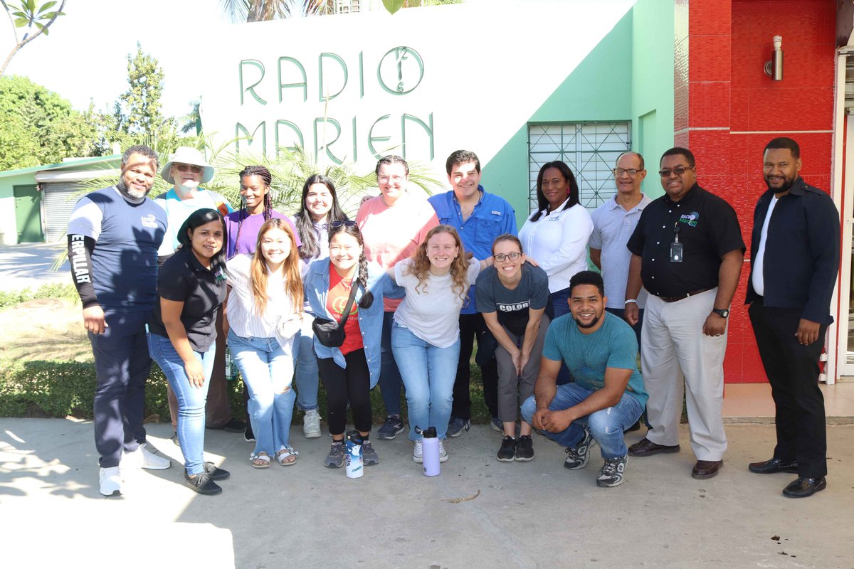 En el pasado martes estuvieron visitándonos un grupo de jóvenes de Spring Hill College Immersion Programs, con el propósito de conocer nuestras instalaciones y la comunidad jesuita en Dajabón.
