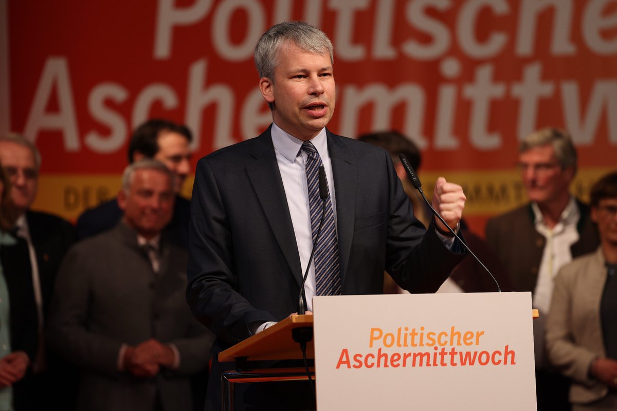 SteffenBilger's tweet photo. Endlich wieder Politischer #Aschermittwoch - endlich wieder der größte politische Stammtisch im Land in Fellbach. Nach zwei Jahren Pause sind über 1.400 Besucher der Einladung von @CDU_BW , CDU #Nordwürttemberg und der CDU Rems-Murr gefolgt. #CDUPAM23 https://t.co/sB2BIvzpVT