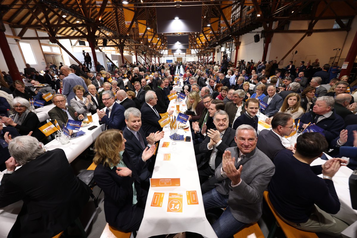SteffenBilger's tweet photo. Endlich wieder Politischer #Aschermittwoch - endlich wieder der größte politische Stammtisch im Land in Fellbach. Nach zwei Jahren Pause sind über 1.400 Besucher der Einladung von @CDU_BW , CDU #Nordwürttemberg und der CDU Rems-Murr gefolgt. #CDUPAM23 https://t.co/sB2BIvzpVT
