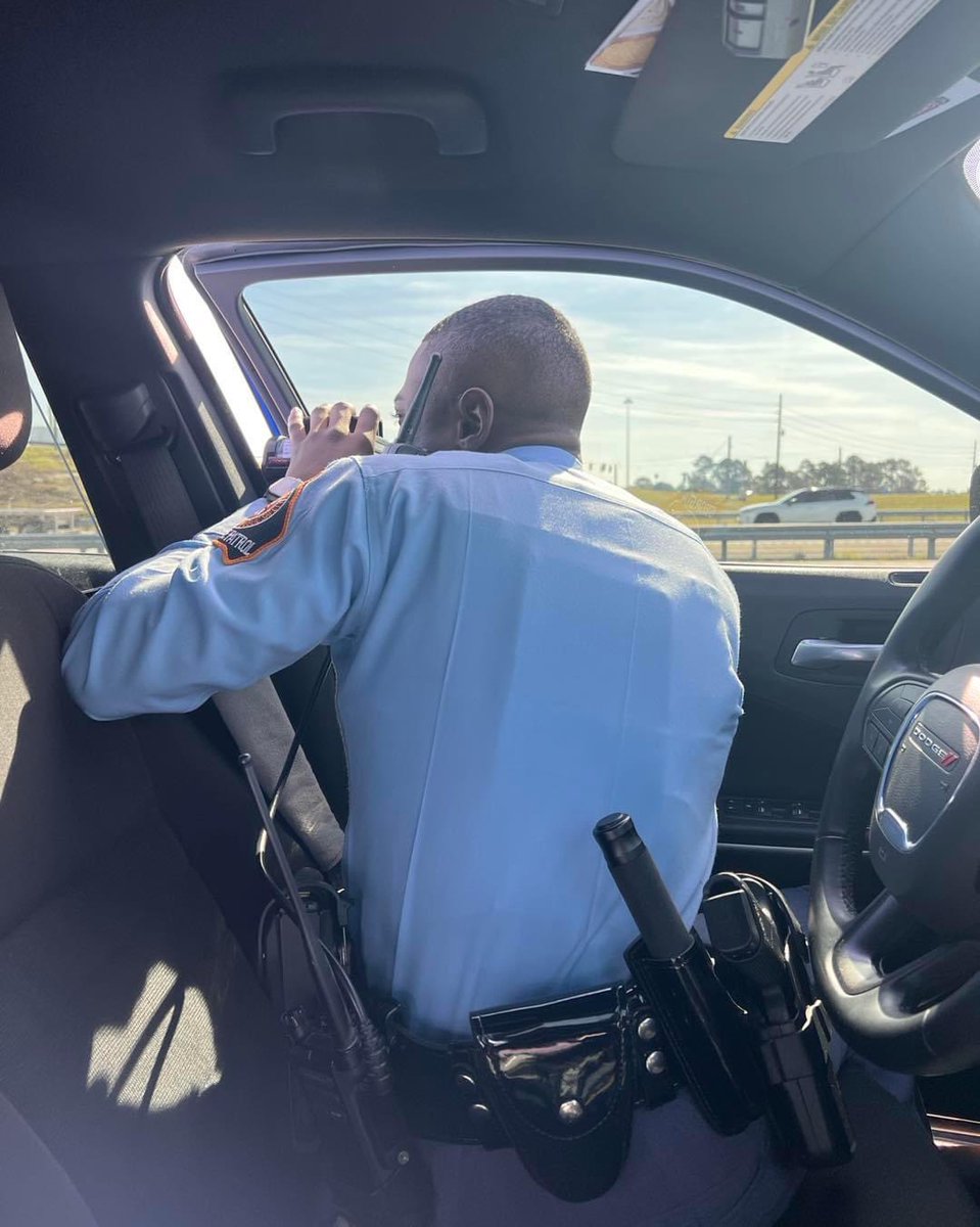 ga_dps's tweet photo. Trooper Cadet Crafton (113th Trooper School) has been stopping drivers traveling at high speeds on I-95 while in field training with his FTO, TFC Jean (Post 23- Brunswick). Cadet Crafton is asking drivers to slow down. It could save a life. #gatrooper https://t.co/Hz2U4HgKWm