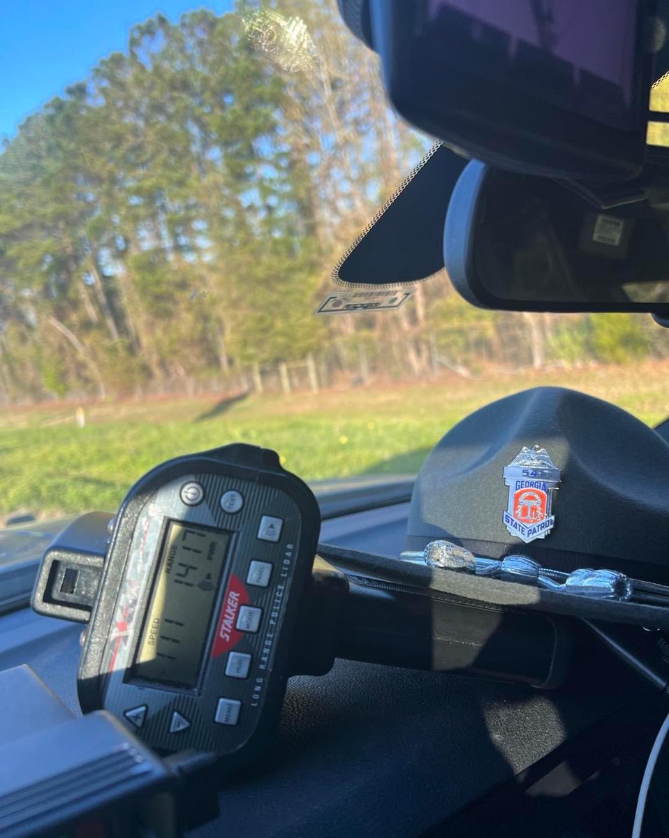 ga_dps's tweet photo. Trooper Cadet Crafton (113th Trooper School) has been stopping drivers traveling at high speeds on I-95 while in field training with his FTO, TFC Jean (Post 23- Brunswick). Cadet Crafton is asking drivers to slow down. It could save a life. #gatrooper https://t.co/Hz2U4HgKWm