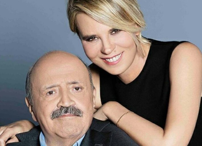soniaqueen68's tweet photo. Ci lascia Maurizio Costanzo: un’icona del giornalismo e della televisione italiana, che ha saputo raccontare anni difficili della nostra Nazione con coraggio e professionalità. Grazie per aver portato nelle case degli italiani cultura, simpatia e gentilezza. https://t.co/uzH0fKWHSe