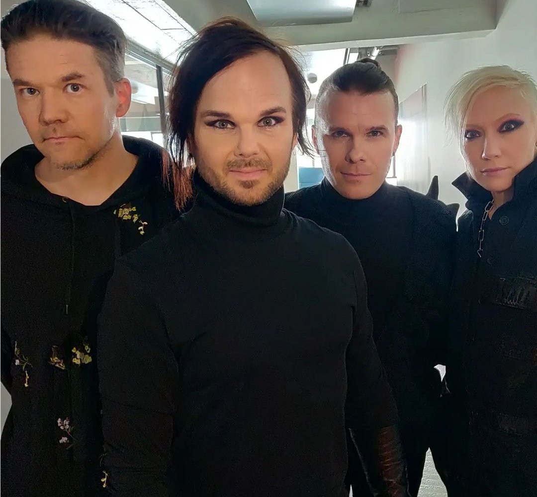 TheRasmusSFC's tweet photo. La banda se prepara para actuar mañana en el #umk23 🤟 https://t.co/zYrOUsaljK