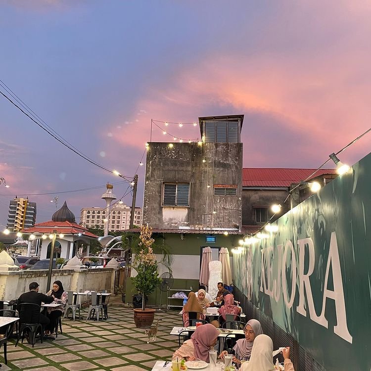 thekejora's tweet photo. Jom ke Kejora weekend ni!

Ada macam-macam menu yang menyelerakan yang korang boleh pilih.

Nak mengopi dengan member pun boleh 😍 https://t.co/2mJ3c6x1Pw