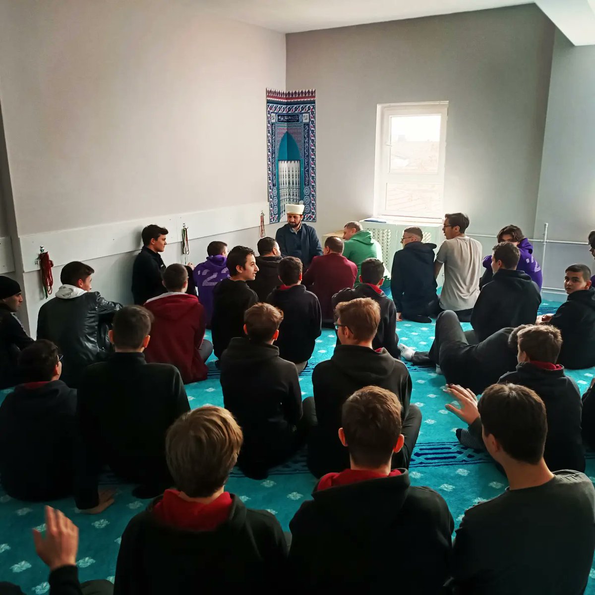 hhuseyinalpp's tweet photo. #pfal Pendik Fatih Anadolu Lisesi Mescid-i açıldı. İlk cuma namazımızı kıldık. Emeği geçenlere teşekkür ederim. https://t.co/mPrhfYg1i7