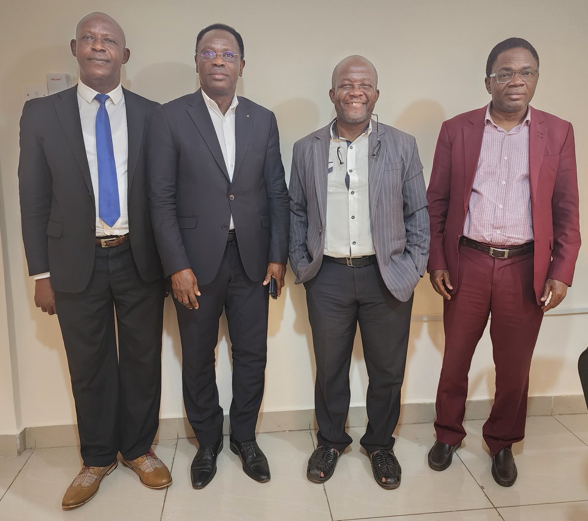 Prof_Oluwadiya's tweet photo. Great news from #USLTHC! They hosted #WAHO team led by its DG Dr Aissi to discuss residency training in Sierra Leone with USLTHC team led by Prof Oluwadiya. WAHO reaffirmed its commitment to supporting USLTHC in locally training qualified nationals for residency training in SL https://t.co/Fm0X2BFHdx