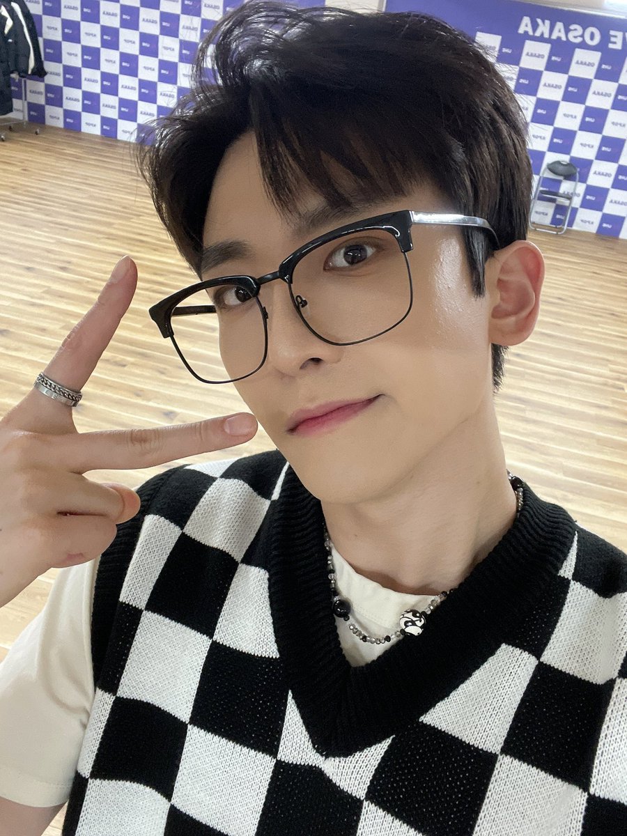 dna_enter's tweet photo. 오늘 비가 왔지만 마음만은 뜨겁게 오늘 공연도 잘 마쳤네요 그레이스❤️❤️❤️🤗
감사합니다ㅎㅎ남은 주말 공연 화이팅 해봅시다!!!💪🏻👍🏻🔥

#greatguys #grace #horyeong #멋진녀석들 #호령 https://t.co/Af3LJTmBBd