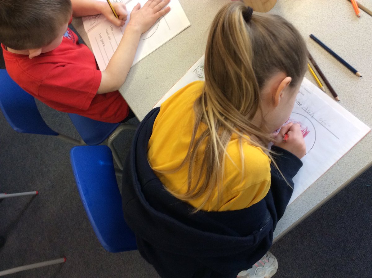 Y2_BBSM's tweet photo. Today we have talked about our differences and similarities between the class. We discussed that everyone is different and everyone is special and celebrated all the amazing special qualities we each have.  #smbbart https://t.co/GR38Vjt71O