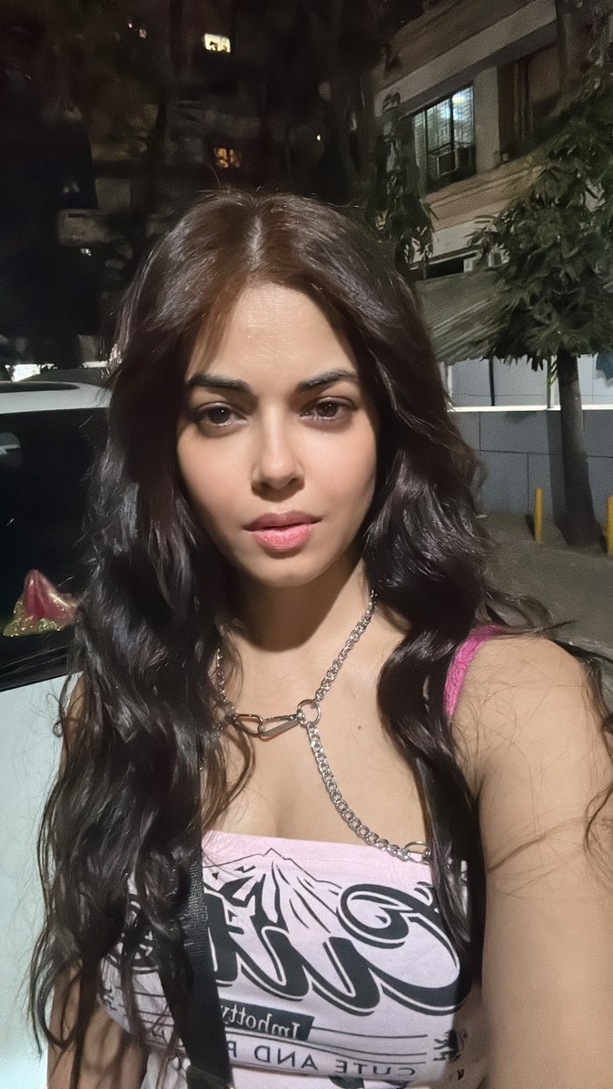 Meerra Chopraa tweet media